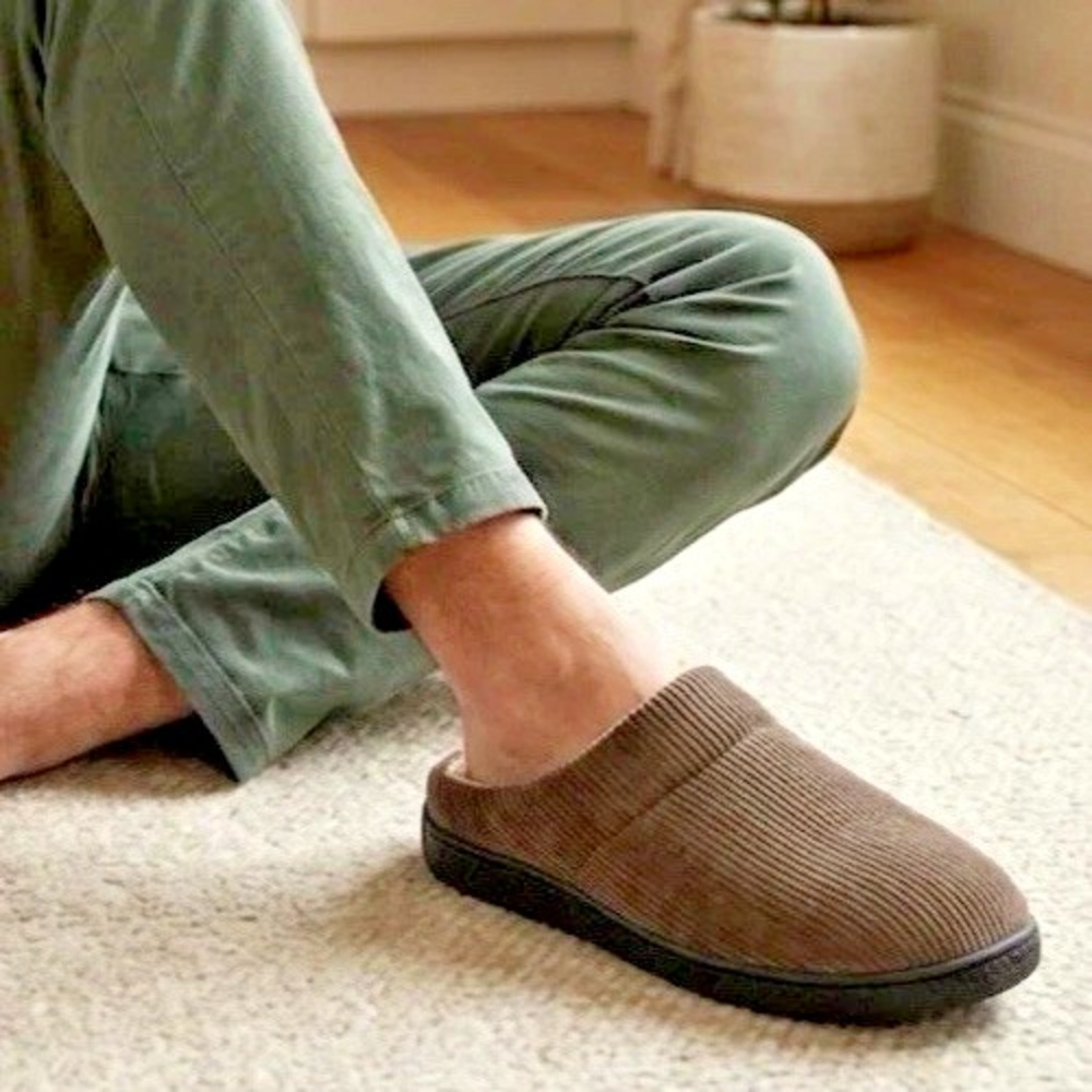 ISOTONER Brown Corduroy Slippers Memory Foam Eco Comfort Men sz  L 9.5-10.5 NIB